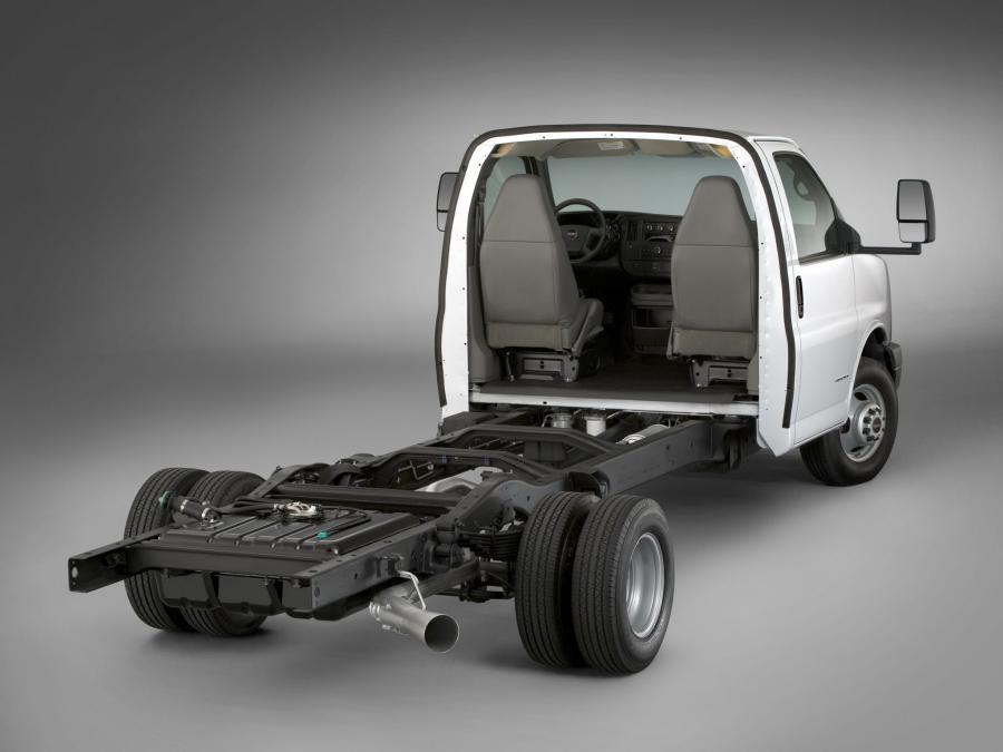  GMC Savana 4500 Cutaway Van 2008 года  (фото 3 из 8)